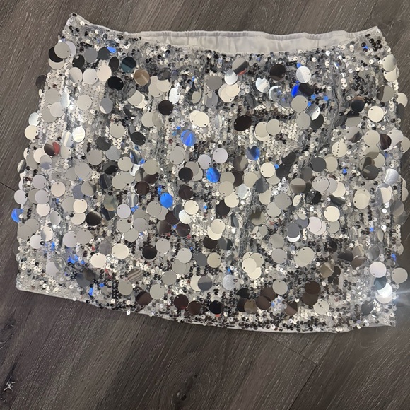 SHEIN Silver Sequin Mini Skirt - Picture 2 of 4